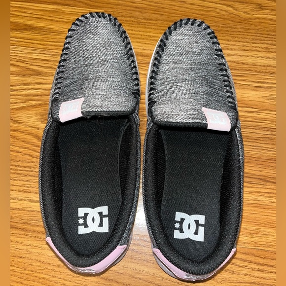 Grey women’s DC Villain shoes - Picture 3 of 5